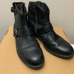 Born mid boots